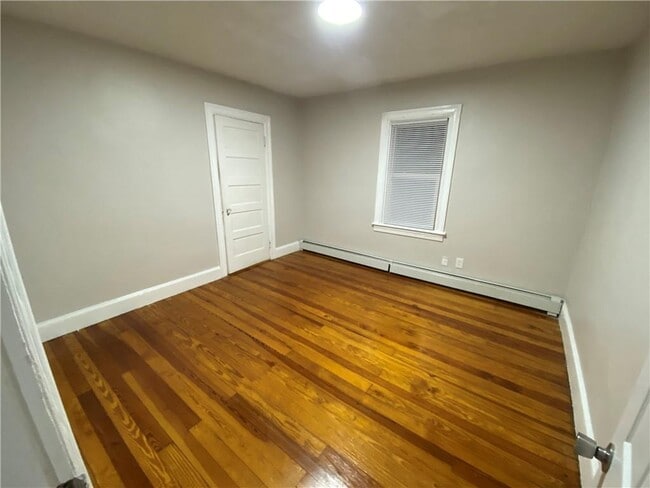 Building Photo - 33 Redfern St