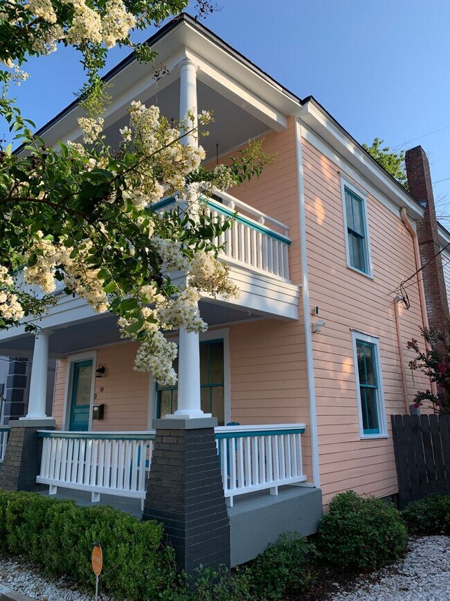 Building Photo - Stunning 3 bedroom/2bath Victorian home