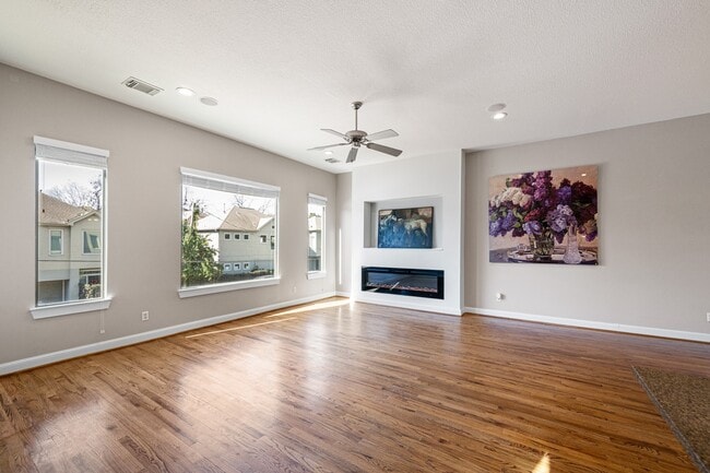 Building Photo - 1102 Patterson St