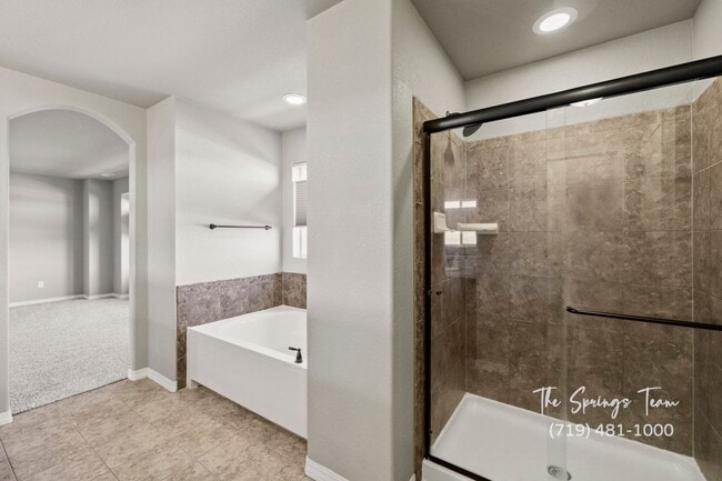 Building Photo - STUNNING 4BD HOME w/ NO ELECTRIC BILL! - Security Deposit Waiver Available