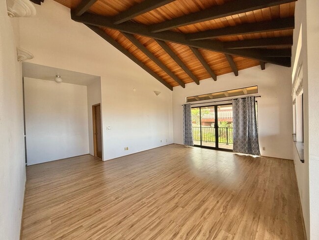 Building Photo - Pet friendly & Spacious - 3 Bedroom / 2 Ba...
