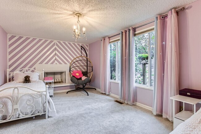 Building Photo - Single Family Home in West Linn with a Won...