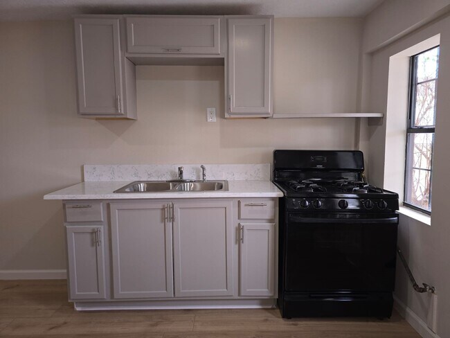 Building Photo - 1723 Alta Vista St