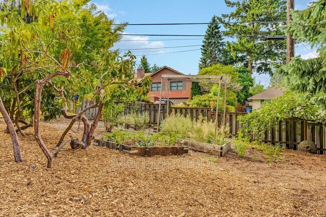 Building Photo - 4426 SW 34th Ave