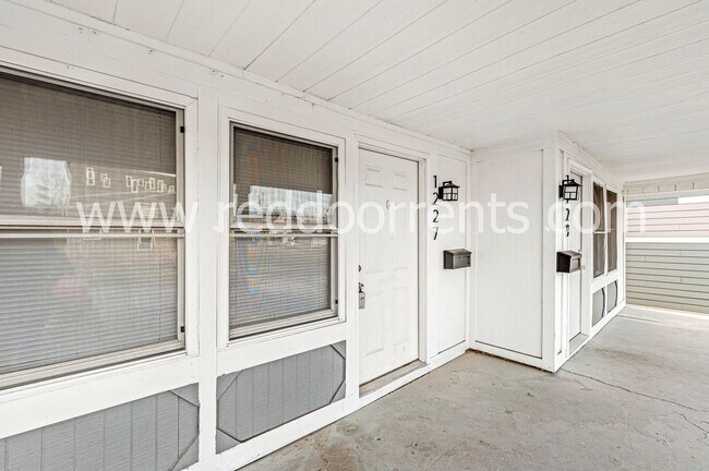 Building Photo - MOVE IN SPECIAL: HALF OFF THE FIRST MONTH’...