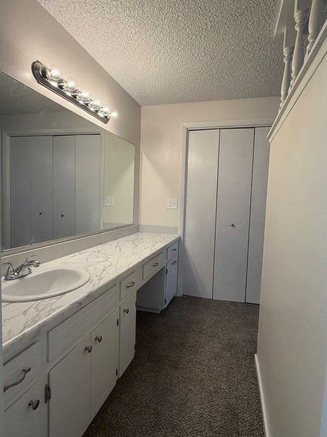 Building Photo - Beautiful 4 bed 2 bath home in Boise just off E Bergeson St