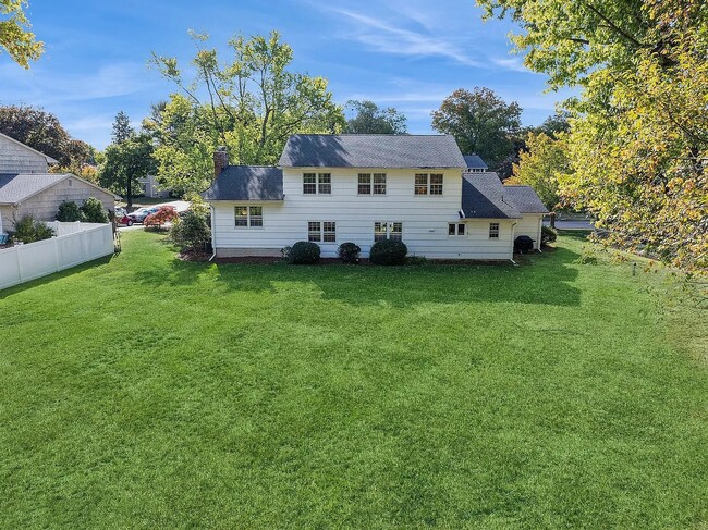 Building Photo - 15 Van Wyck Dr
