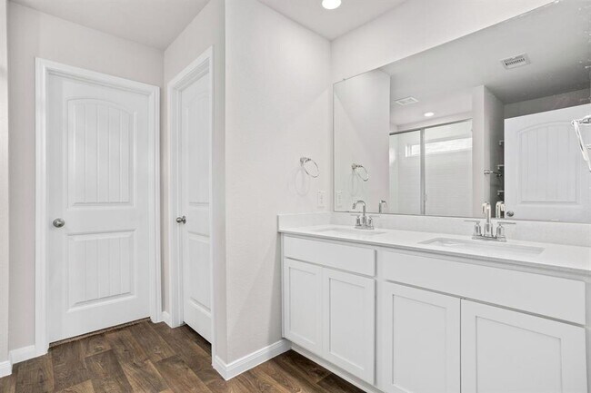 Building Photo - 1421 Havelock Wy