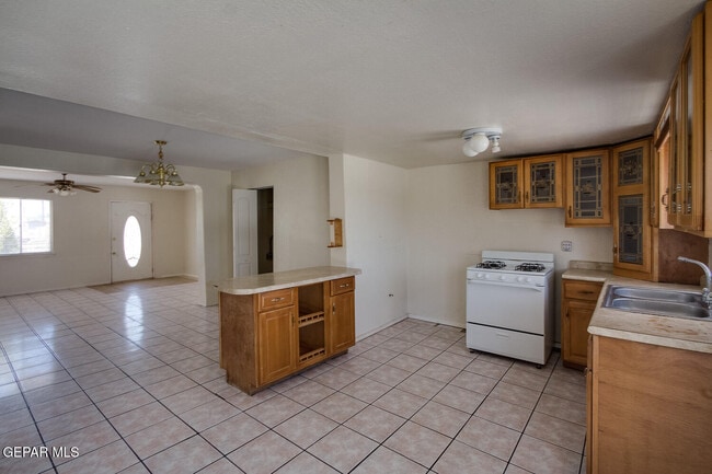 Building Photo - 5729 Waldorf Dr