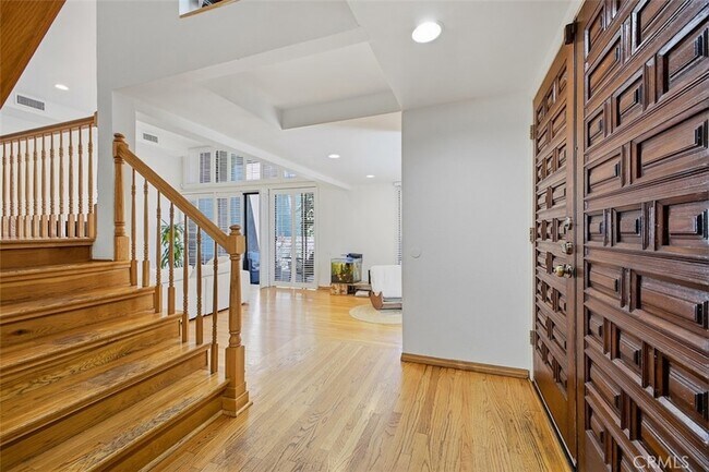 Building Photo - 5305 White Oak Ave