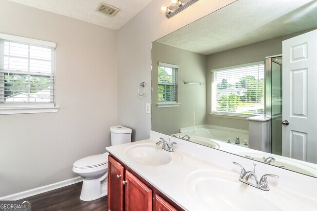 Building Photo - 15 Candy Lilly Ln