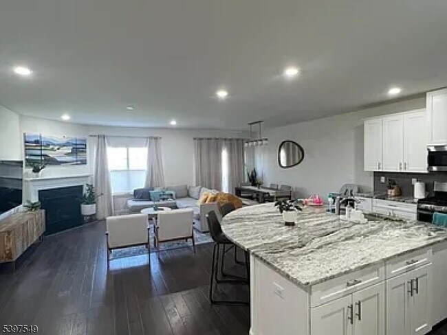 Building Photo - 31 Gerhard Pl