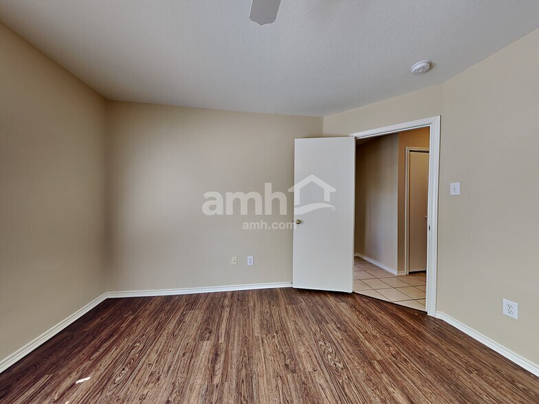 Building Photo - 11232 Vollmer Ln