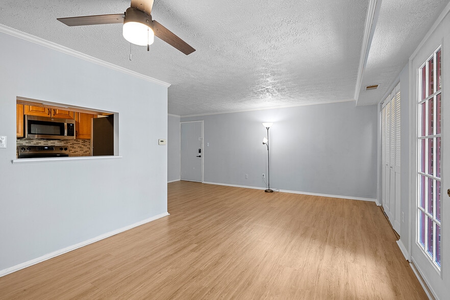 Building Photo - 976 Wood Hollow Dr