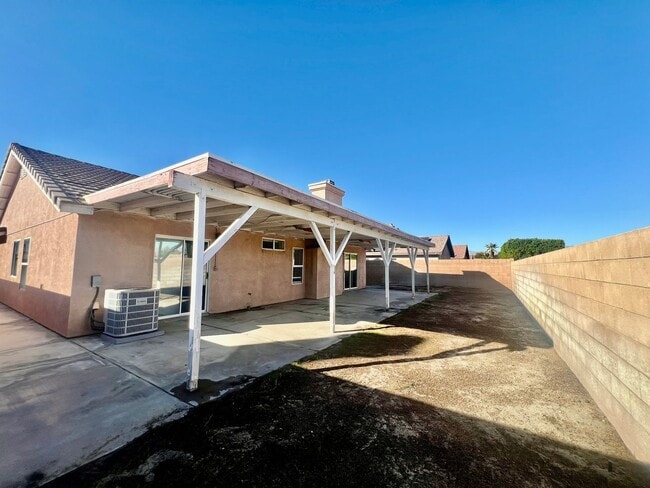 Building Photo - AVAILBLE NOW!! LOVELY 3-bedroom 2 bath Home in Indio!