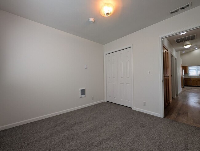 Building Photo - Great 3 Bedroom, 2-Bath Home With 2 Separate Living Rooms!