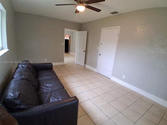 Building Photo - 880 NW 129th St