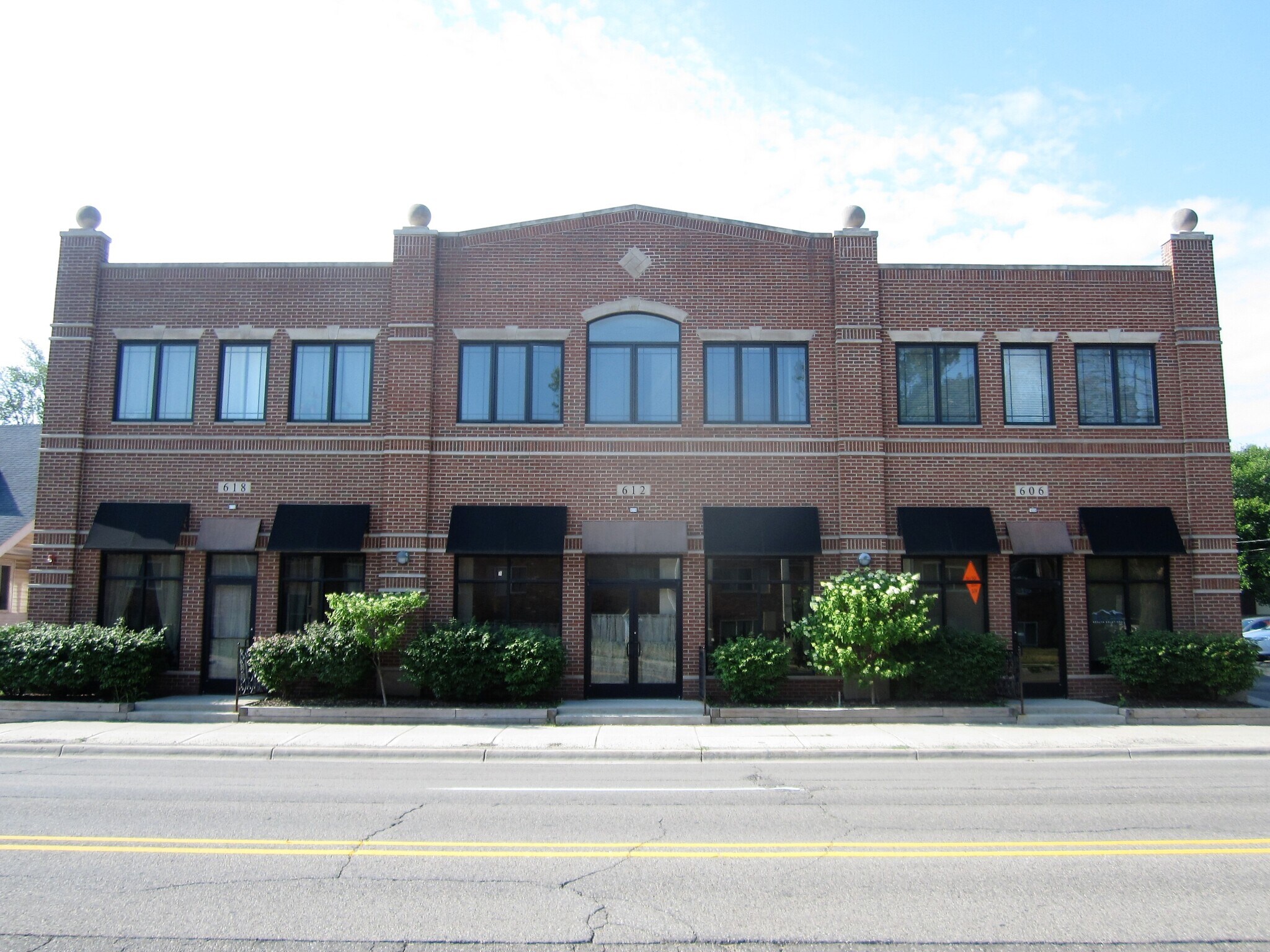 Building Photo - 614 E 11 Mile Rd