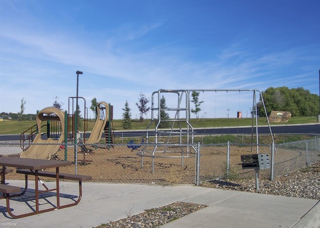 Building Photo - 1086 Country Club Rd