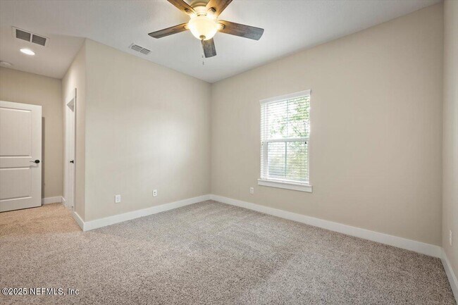 Building Photo - 305 Seahill Dr