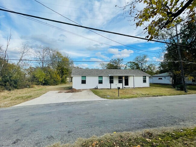 Building Photo - 1104 Evans St