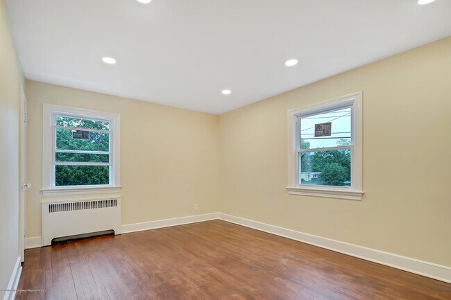 Building Photo - 407 Redmond Ave