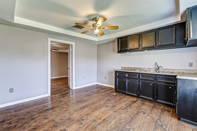 Building Photo - 6223 Lavender St