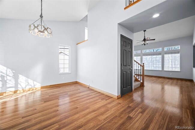 Building Photo - 421 W English Sparrow Dr