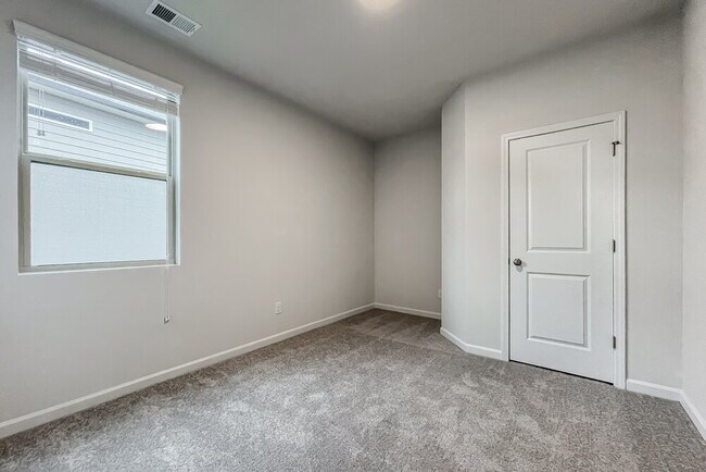 Building Photo - 327 Hamilton Pointe Dr