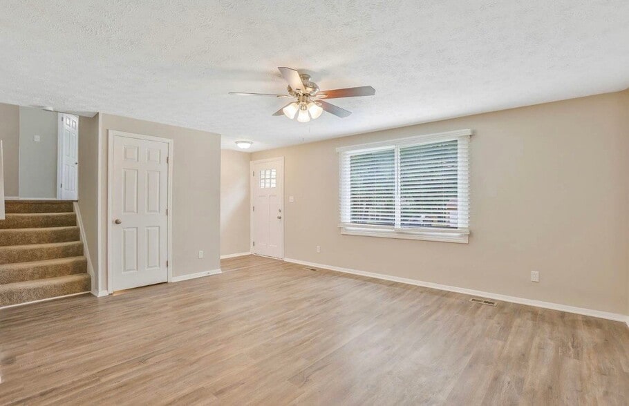 Building Photo - 6860 Cainwood Dr