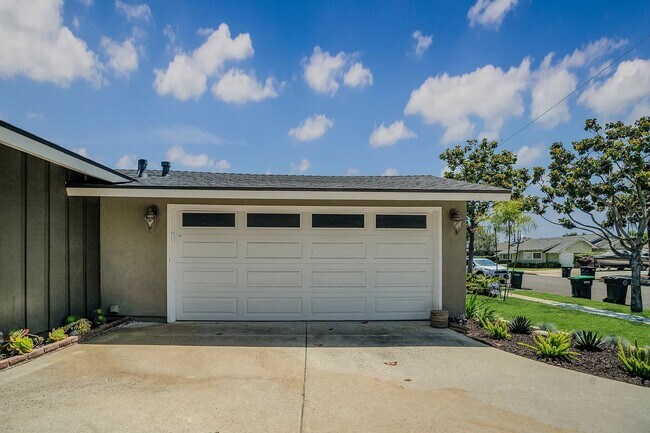 Building Photo - 2850 Tabago Pl