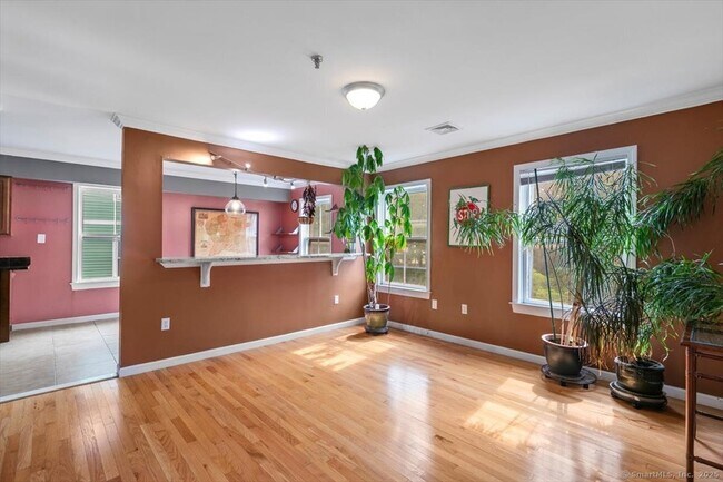 Building Photo - 677 Quinnipiac Ave