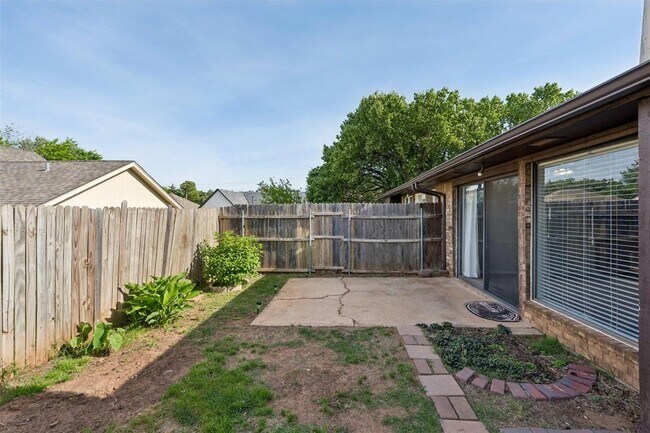 Building Photo - 3703 Southwind Ave