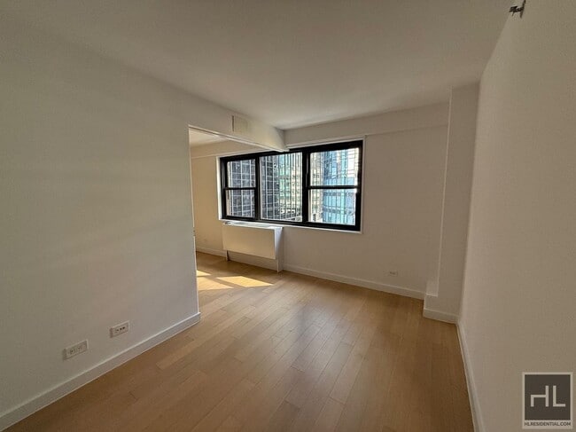 Building Photo - 222 E 39th St