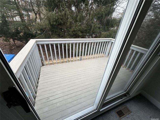 Building Photo - 44 Wooded Way