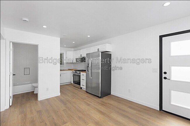 Building Photo - 4656 Santa Monica Ave