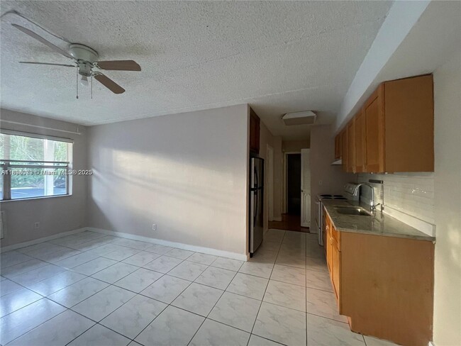 Building Photo - 3211 SW 44th St