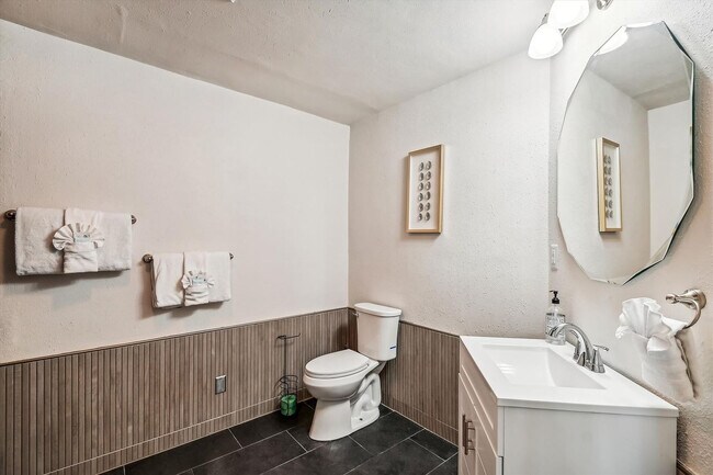 Building Photo - 2340 Grand Oaks Ln