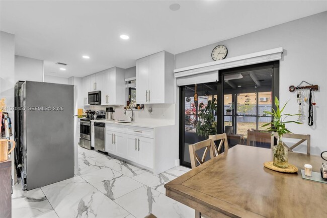 Building Photo - 6781 Franklin St