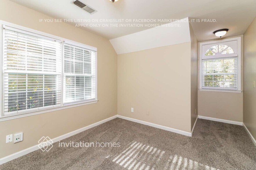 Building Photo - 225 Tennis Ct Ln