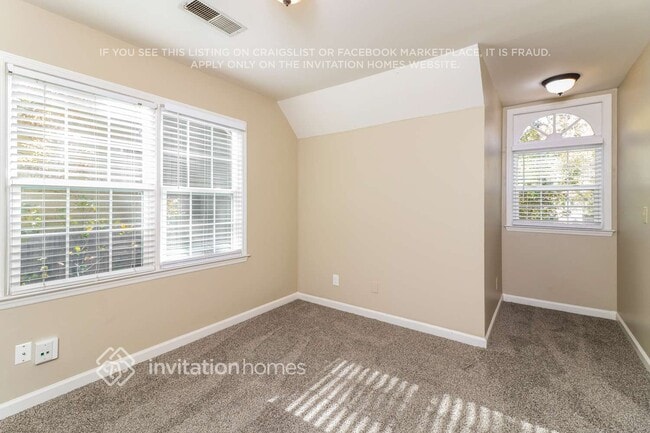 Building Photo - 225 Tennis Ct Ln