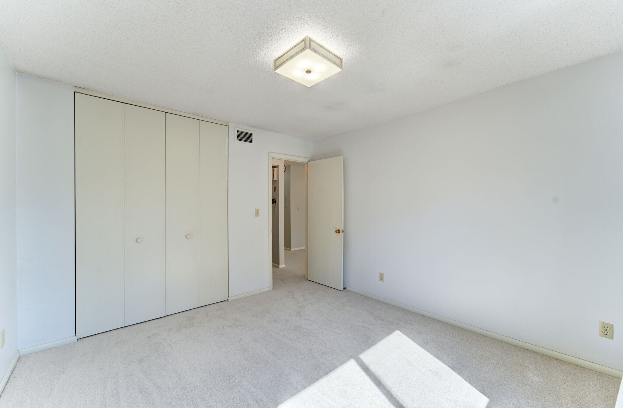 Building Photo - 410 6th Ave SW