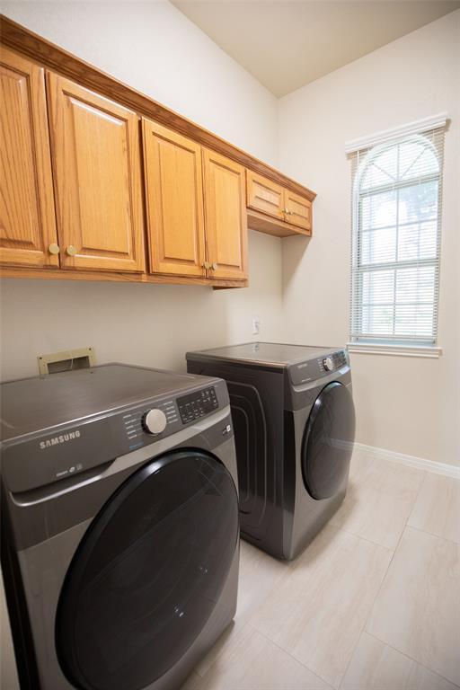 Building Photo - 9920 Spicewood Mesa