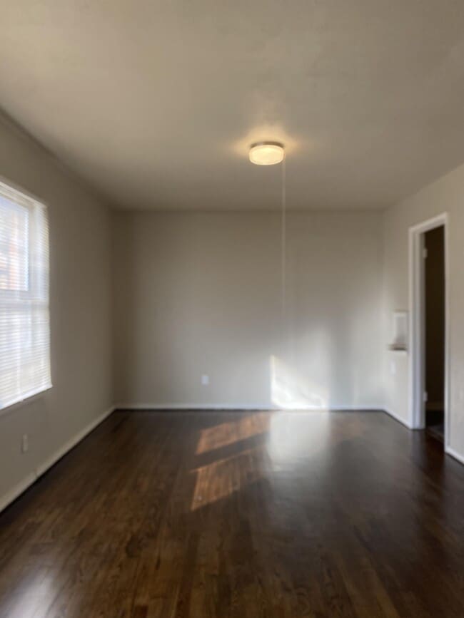 Building Photo - 561 E Indian Dr