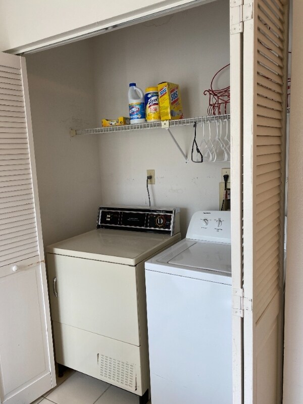 Building Photo - 5831 Plumtree Ct
