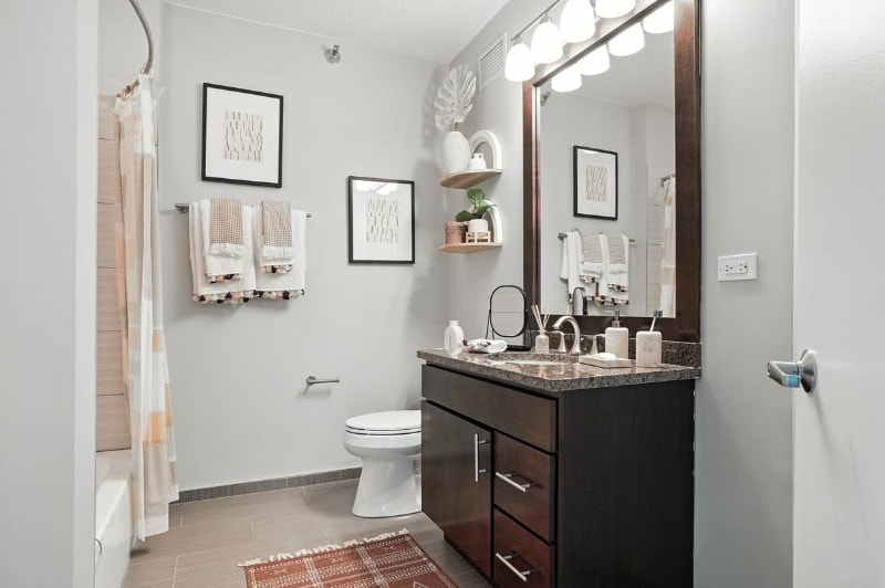 Building Photo - 323 E Ohio St