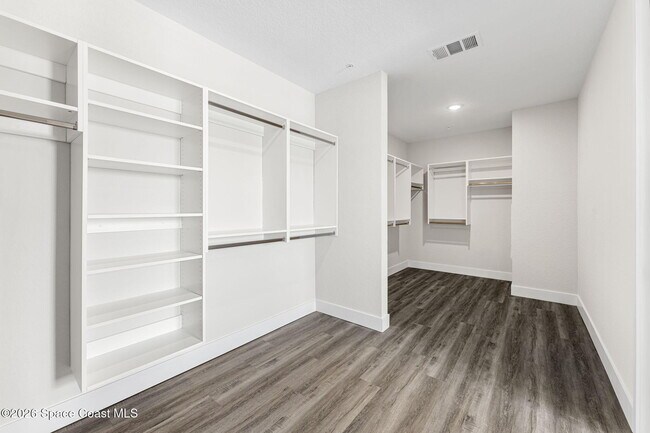 Building Photo - 8663 Ivanhoe Dr