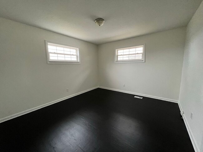 Building Photo - COMING SOON- 4bed/1.5bath for rent!