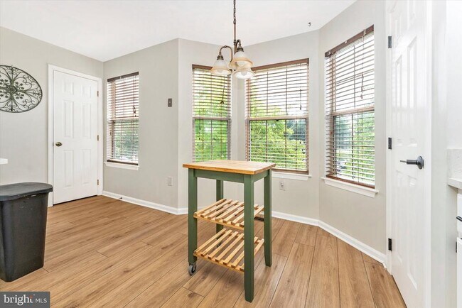 Building Photo - 7115 Oberlin Cir