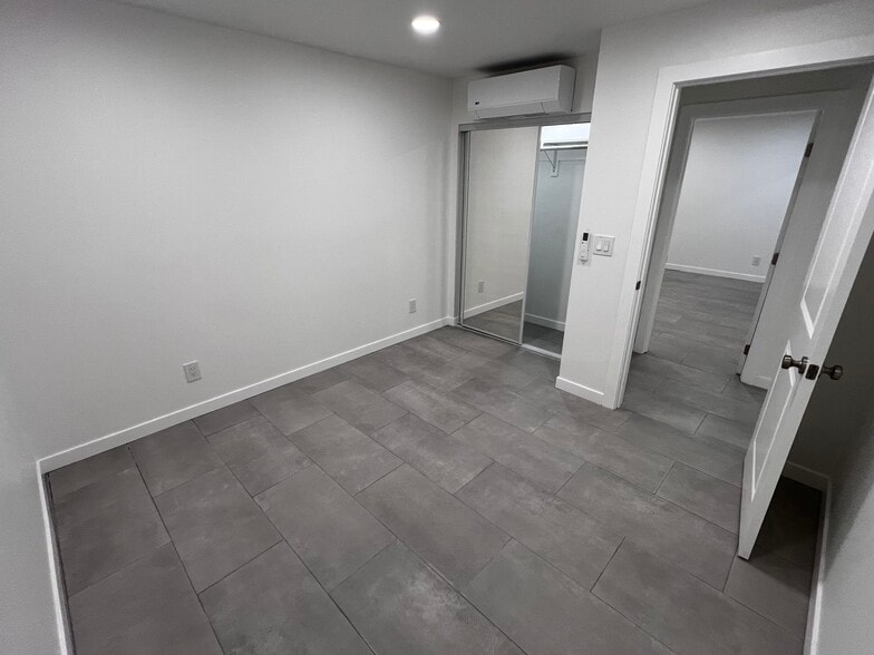 Building Photo - 9717 Oak St